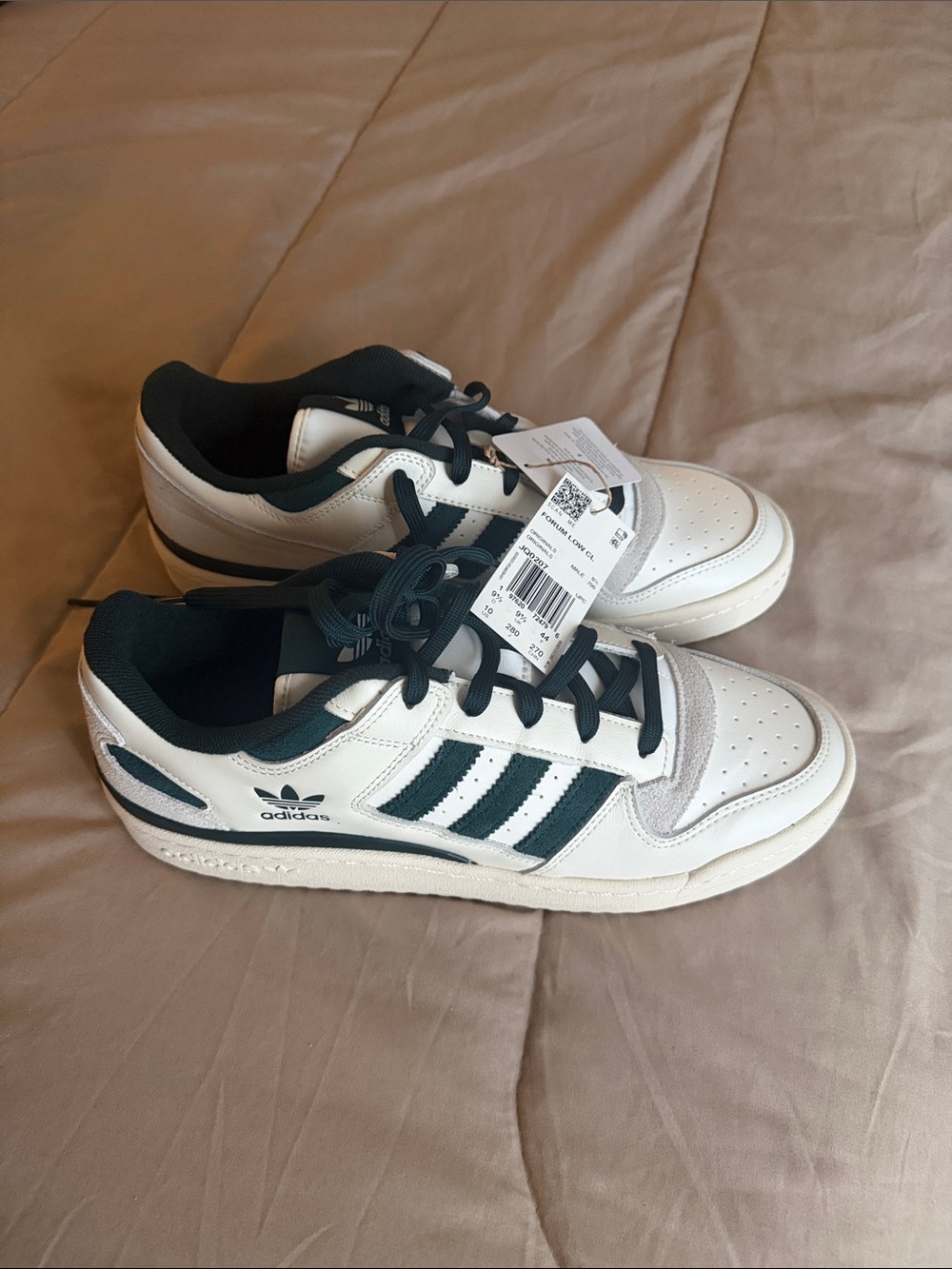 adidas mens White & Dark Green Low-Top Sneakers with Black Laces